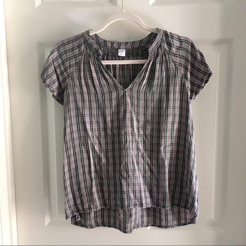 💌3/$15 Old Navy plaid grey blouse
